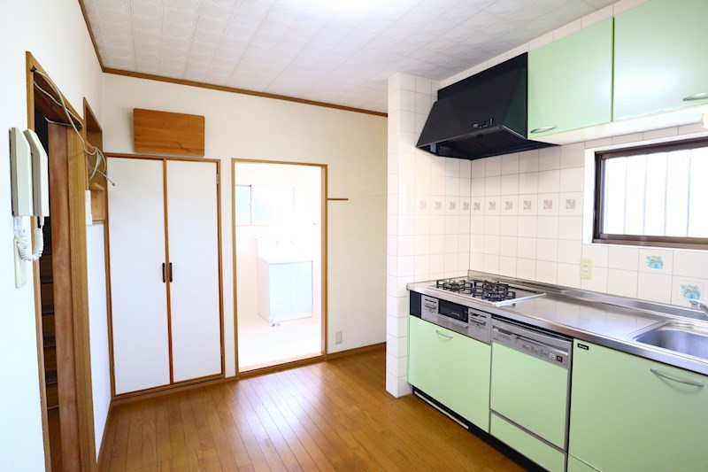 西松ヶ丘戸建 リビング