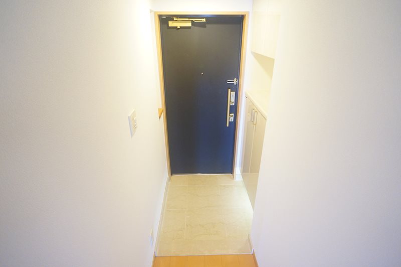 グローバル富雄 玄関