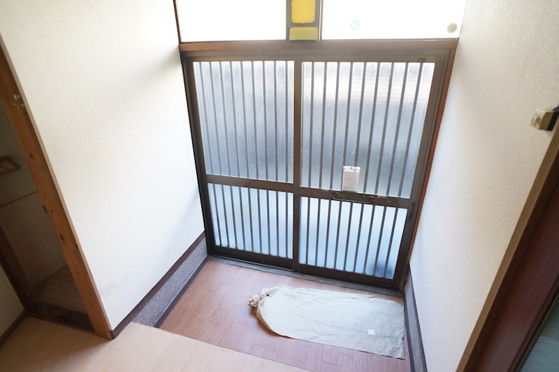 奈良市肘塚町戸建 玄関