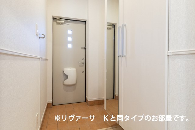クレメント東九条B 玄関