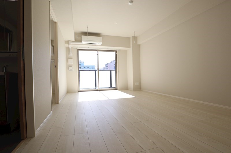 セレニティプレイス　桂 リビング