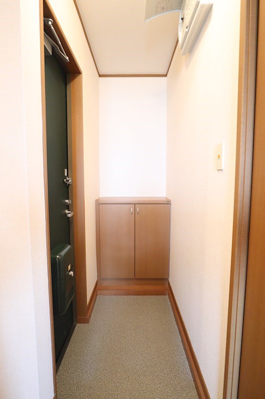 ラフィーネＢ 玄関