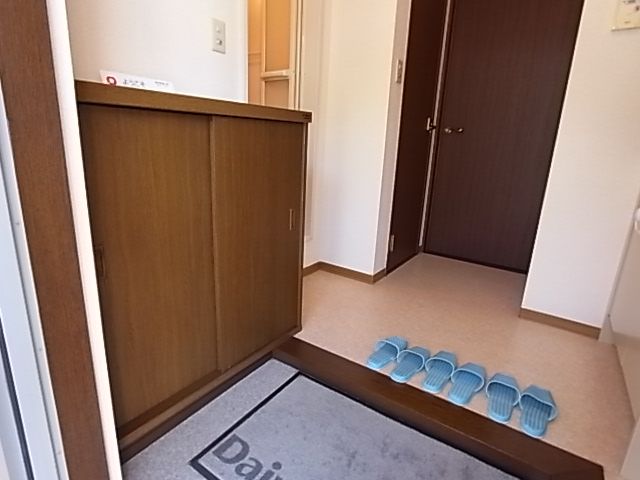 メゾンユーガ 玄関