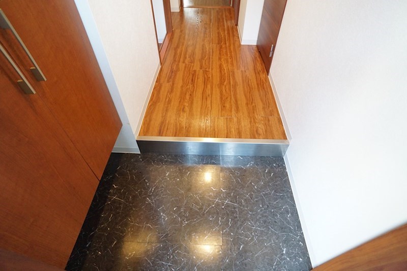 ピアッツァレント王寺北 玄関