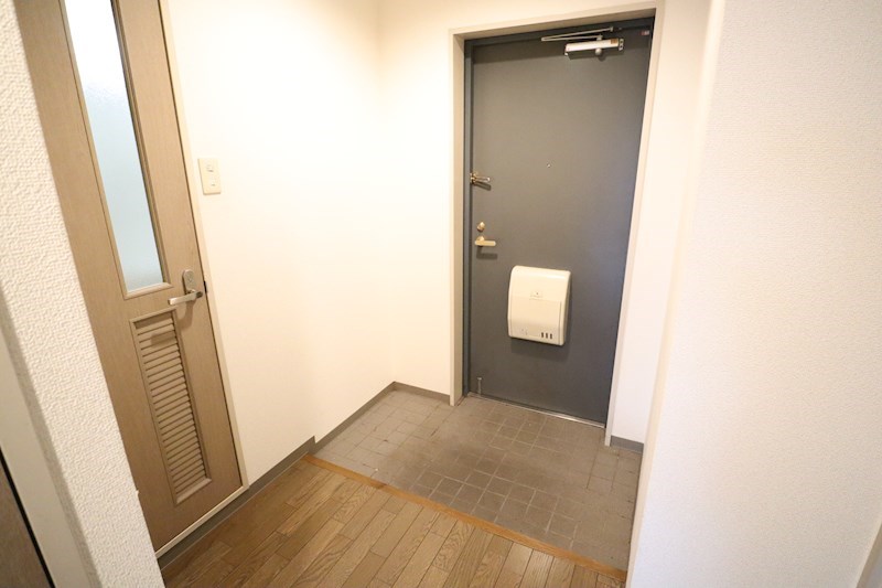 プライムヒルズ 玄関