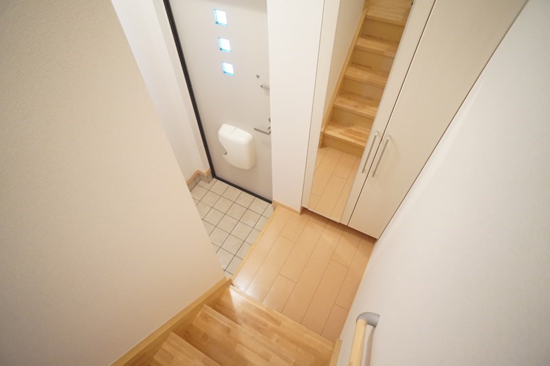 フィオーレ小泉 玄関