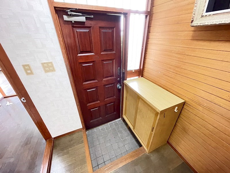 富雄泉ヶ丘戸建 玄関