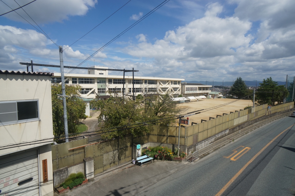 香芝市穴虫 中古戸建 周辺画像1