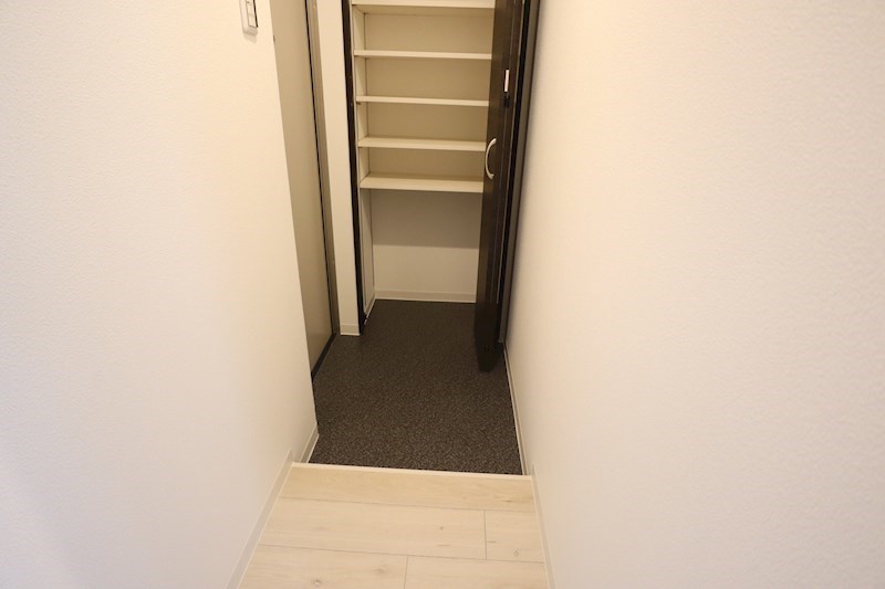 ジーメゾン大和郡山ルプレ 玄関