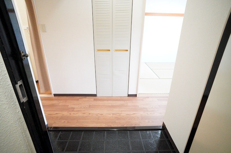 サン　ドミール 玄関