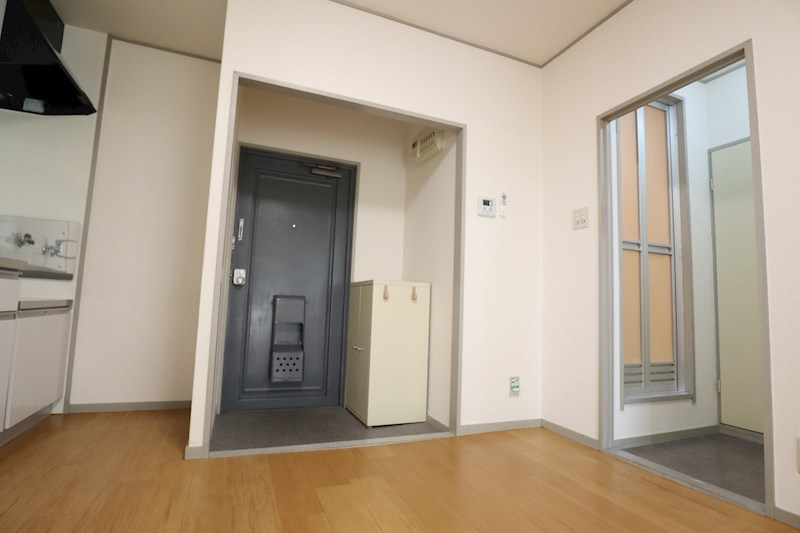 クリスタルハイツ 玄関