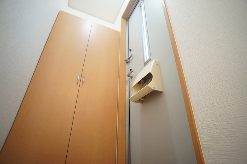 プレミール秋篠 玄関