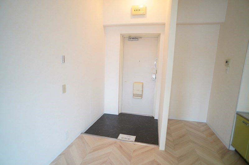 三郷駅前マンション 玄関