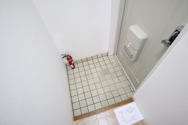 寛和ビル 玄関