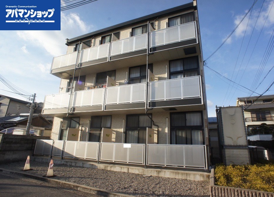 レオパレスブルースカイ王寺 304号室 外観