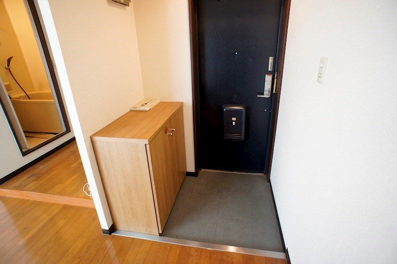 シティロイヤル富雄南 玄関