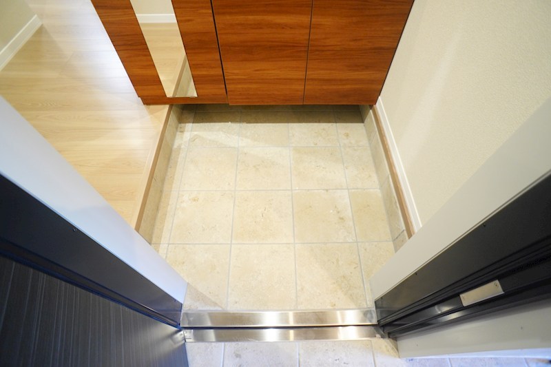 シャーメゾン　新大宮 玄関