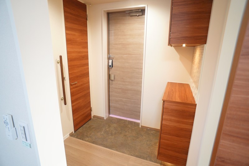 レジデンス三条宮前 玄関