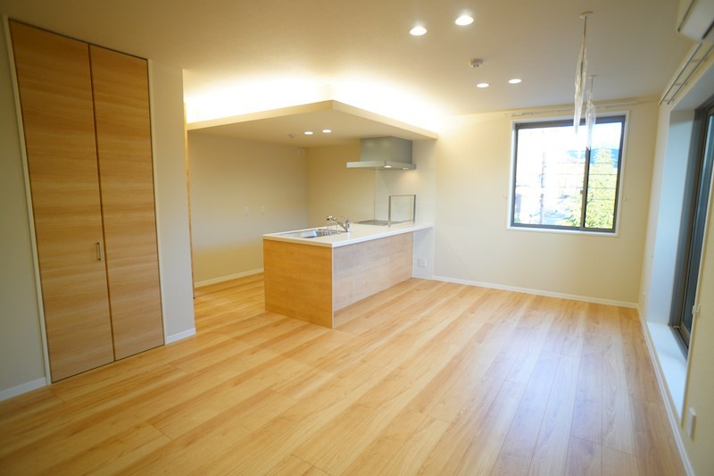 レジデンス三条宮前 リビング