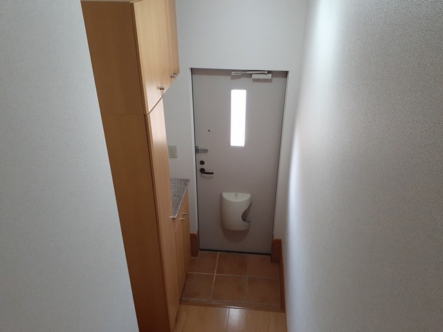 メゾンズタカマツＢ 玄関