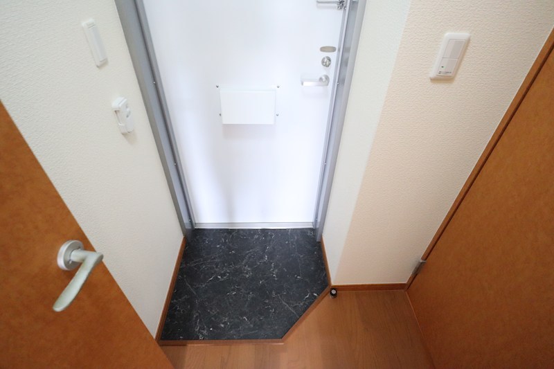 レオパレス南生駒 玄関