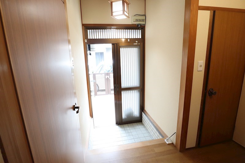 築山テラスハウス 玄関