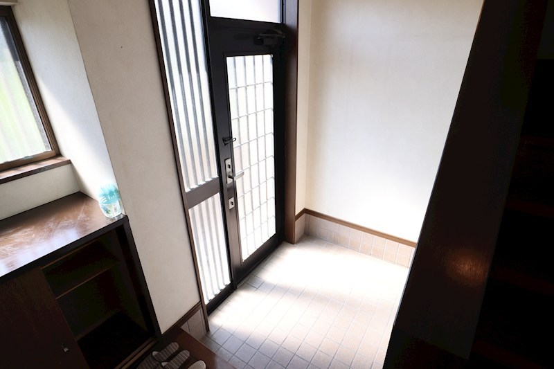 生駒市壱分戸建 玄関