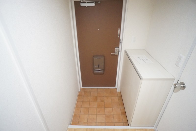 三和平城グランドパレス 玄関