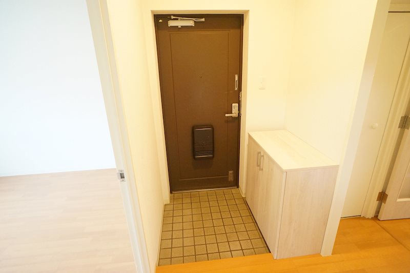 富雄サンパレスⅡ号館 玄関