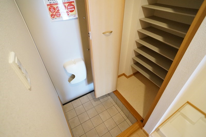 コメンサール 玄関