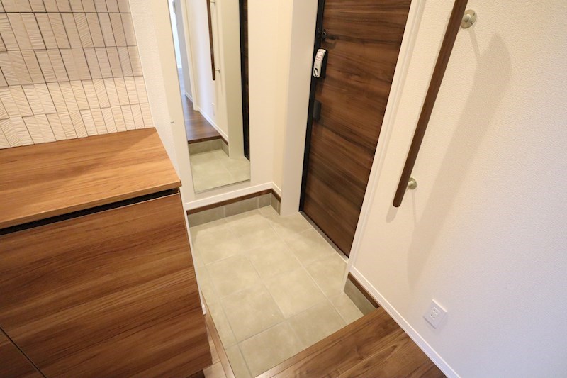 メゾン ソラリス 玄関