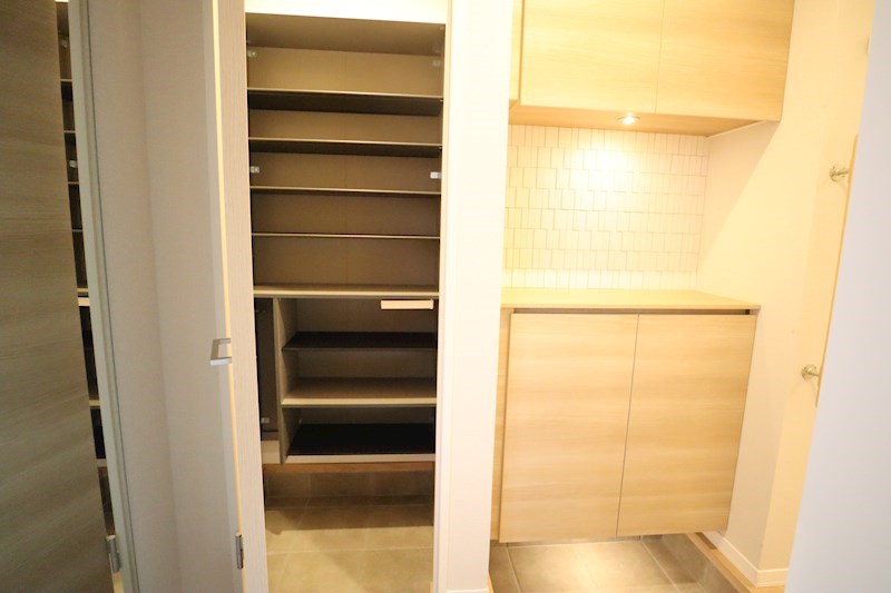 メゾン ソラリス 玄関