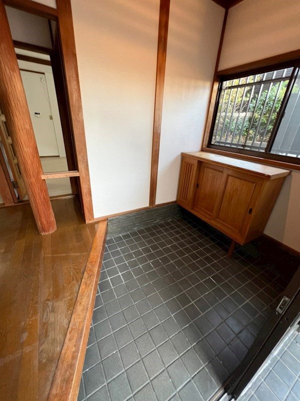 大和郡山市九条町一戸建  玄関