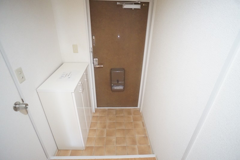 三和平城グランドパレス 玄関