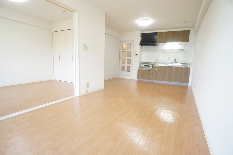 三和平城グランドパレス リビング