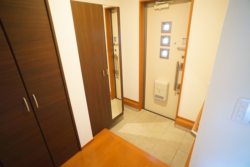 フォレストメゾン法隆寺南 玄関