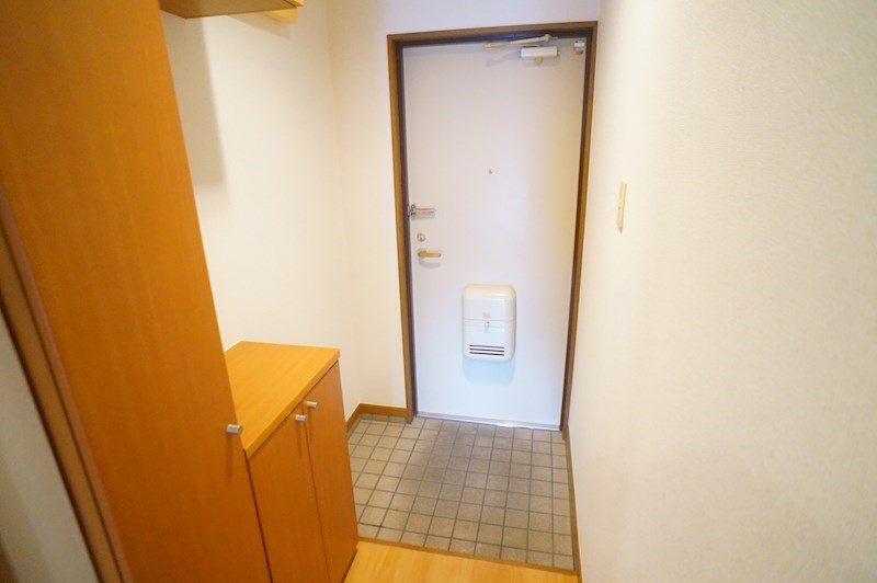 ピュアパレスA 玄関