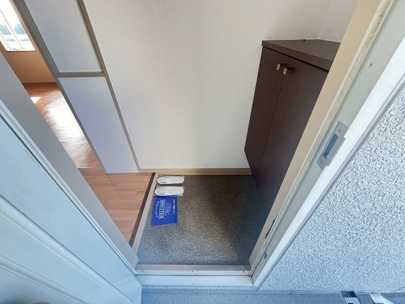 ジェンヌエルブB 玄関