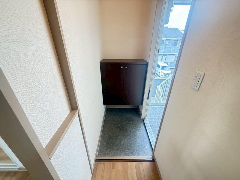 ジェンヌエルブB 玄関