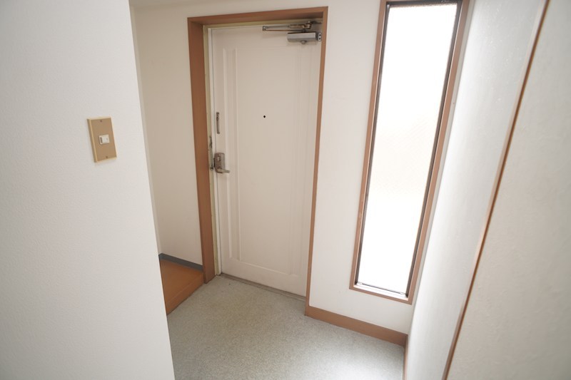 ロイヤル・モアあやめ池 玄関