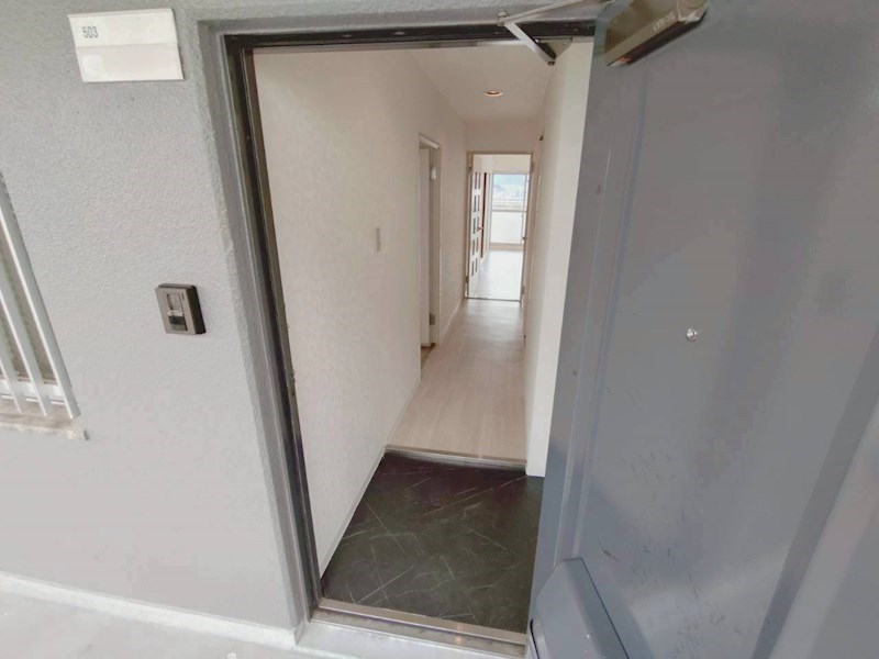 リヴェール三室 玄関