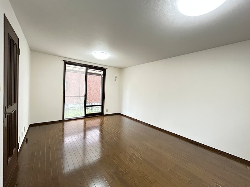 エモンド高の原 リビング