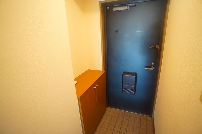 メゾン開宝１番館 玄関