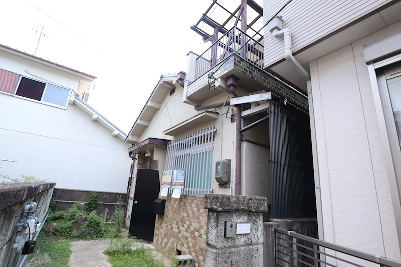生駒市中菜畑2丁目貸家 外観