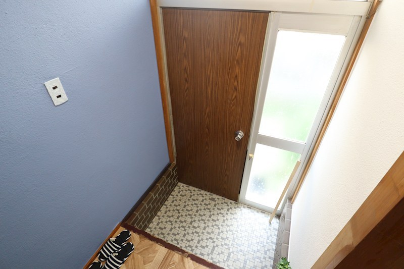 生駒市中菜畑2丁目貸家 玄関