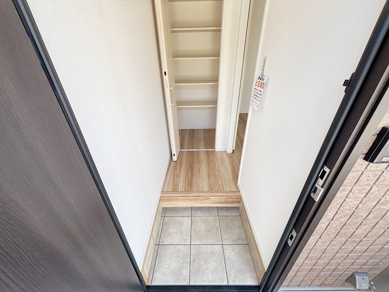 ソレイユビセレクト法蓮町Ⅱ 玄関