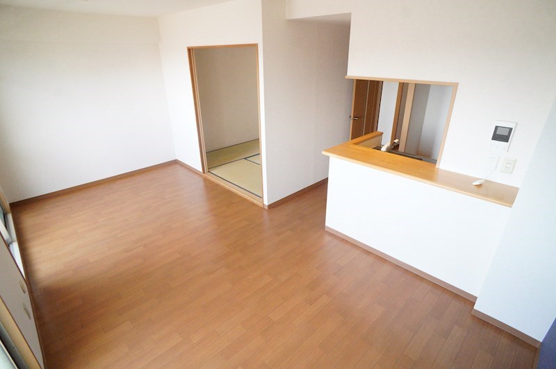 ラフォーレ三郷弐番館 リビング