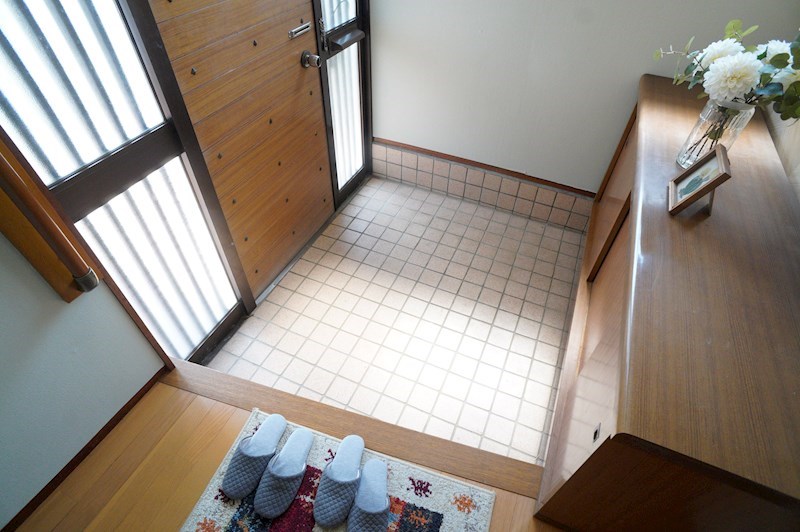 三郷町美松ケ丘東1丁目戸建 玄関