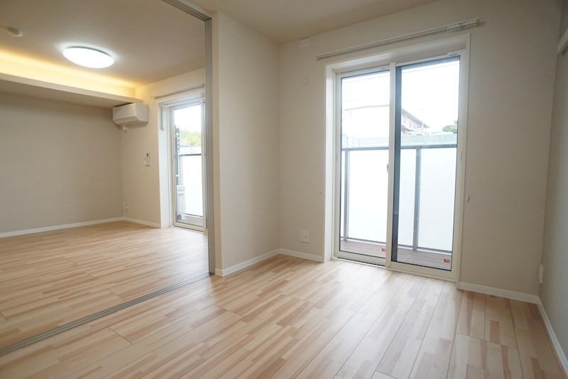 エレガント国見 ベッドルーム