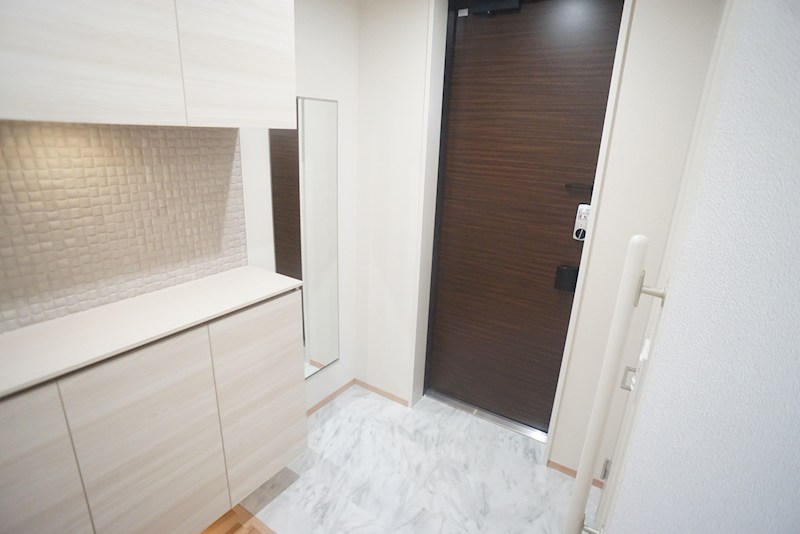 エレガント国見 玄関